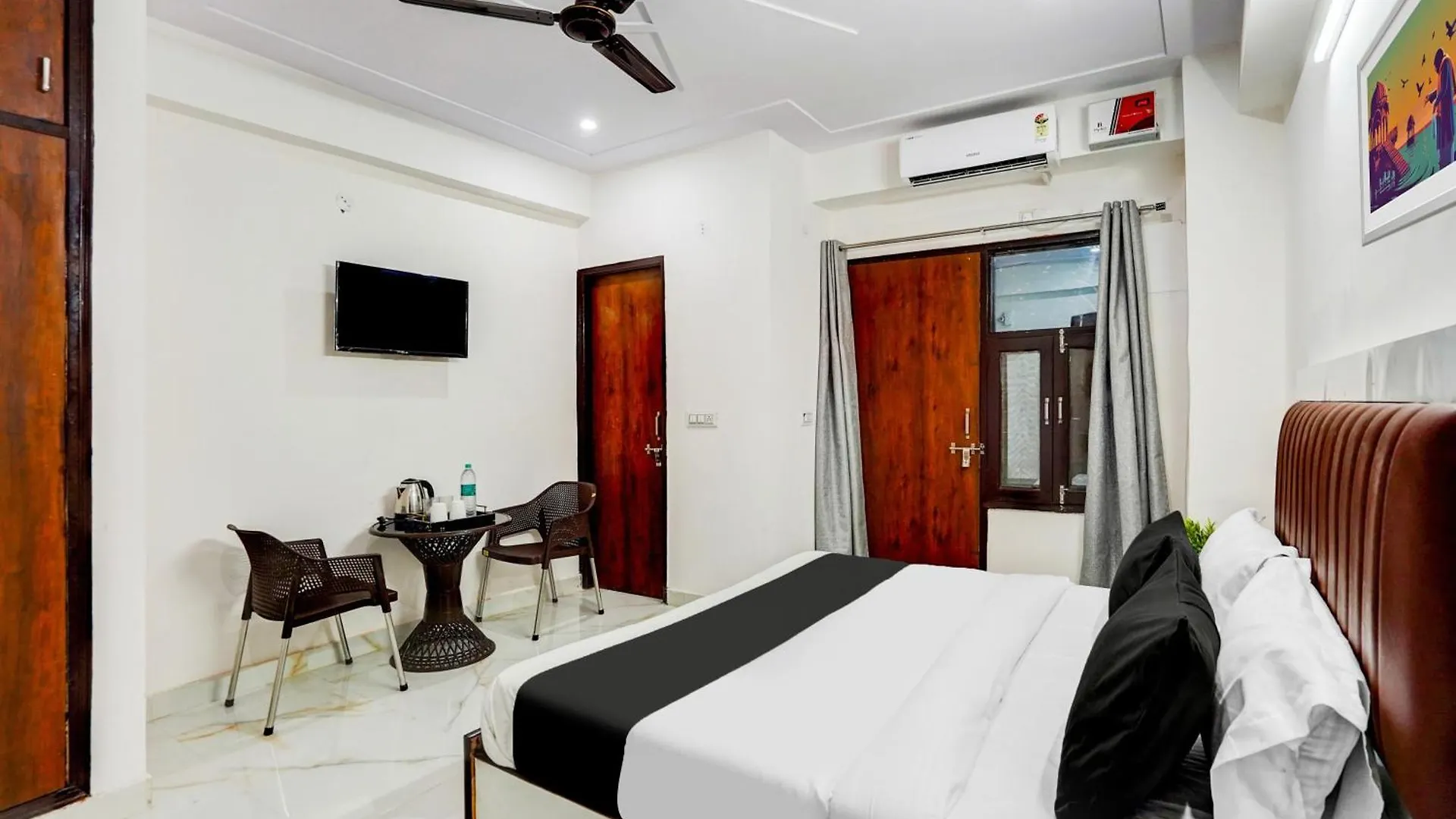 ***  Hotel O Premium Rooms Delhi  India