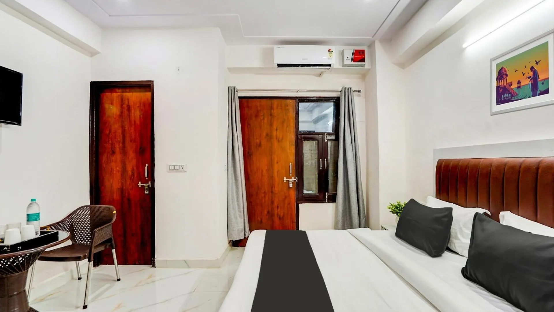 Hotel O Premium Rooms Delhi