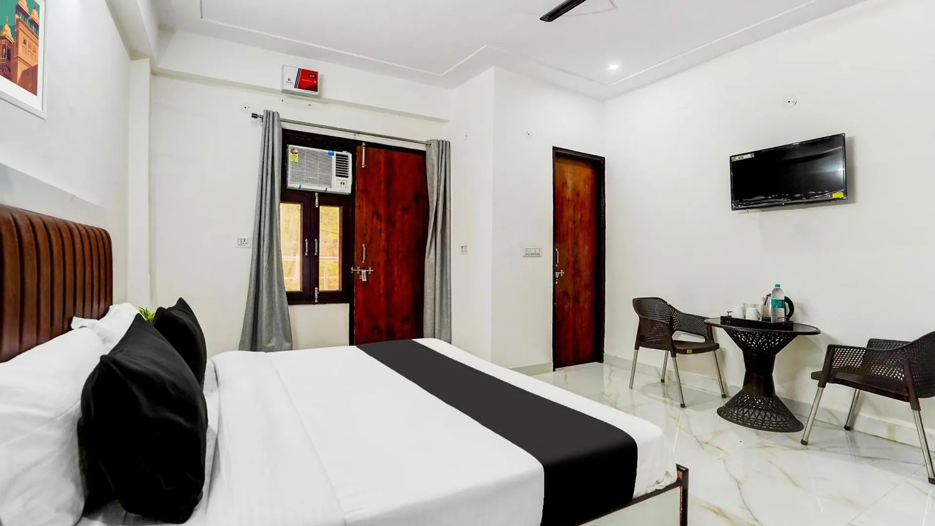 ***  Hotel O Premium Rooms Delhi  India
