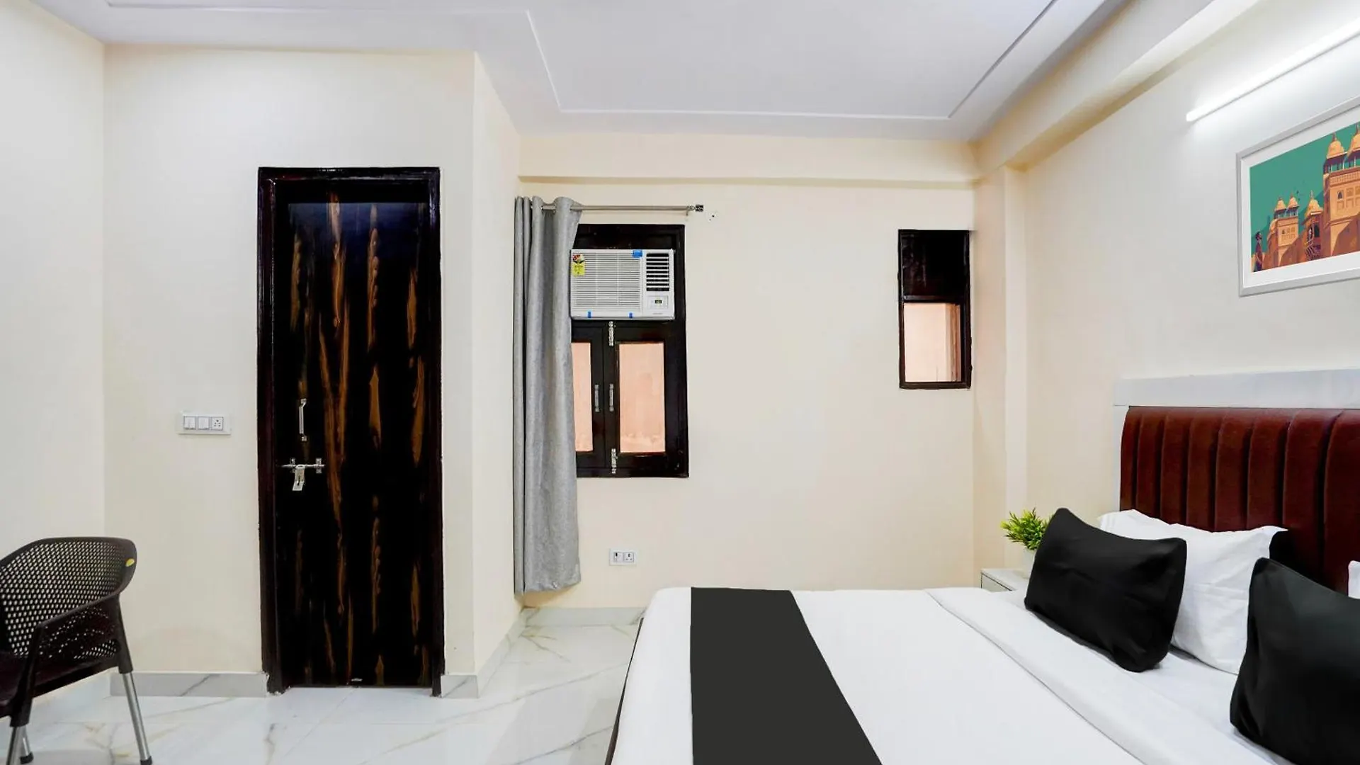 Hotel O Premium Rooms Delhi  3*, Delhi (National Capital Territory of India)