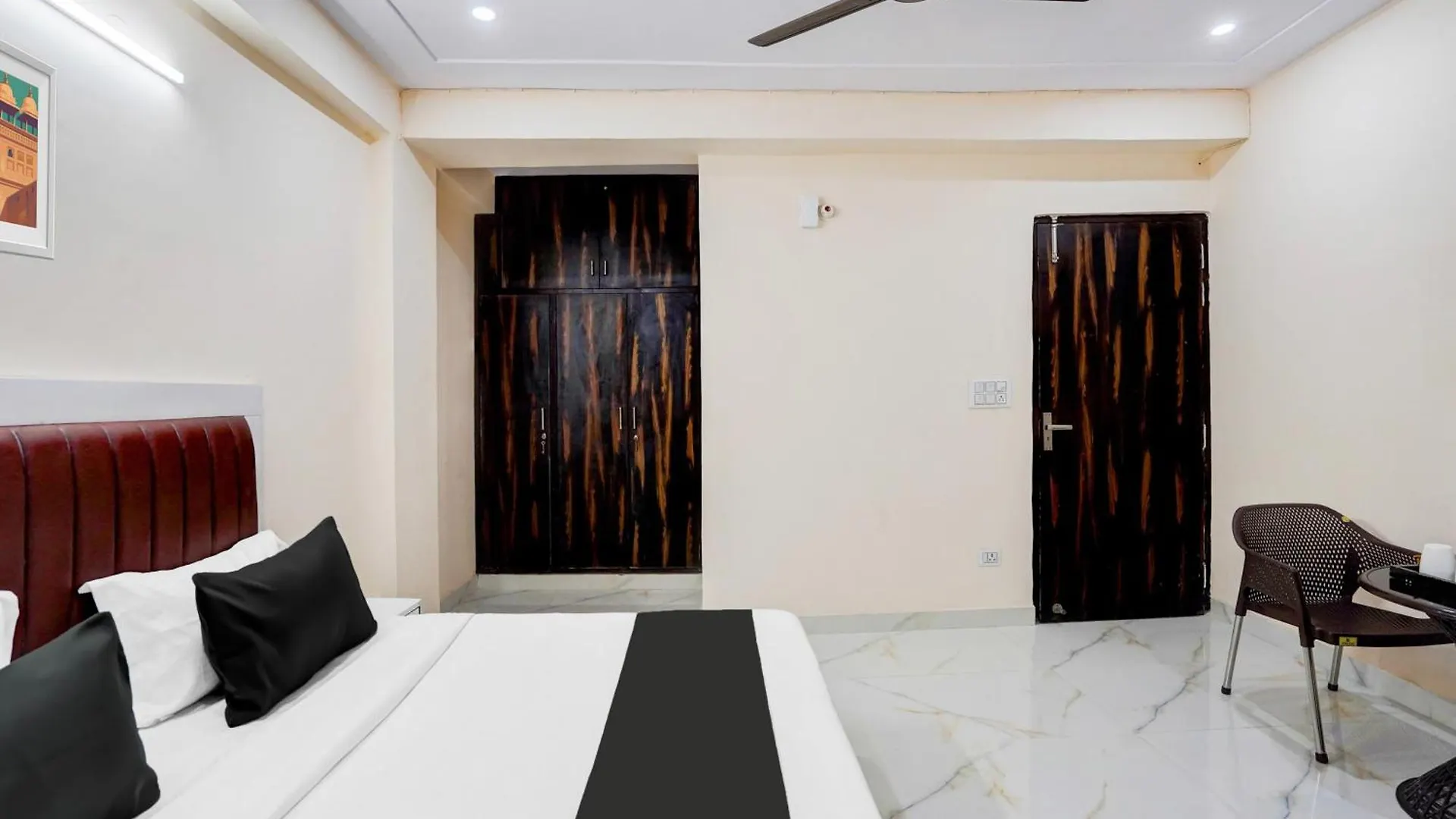 Hotel O Premium Rooms Delhi